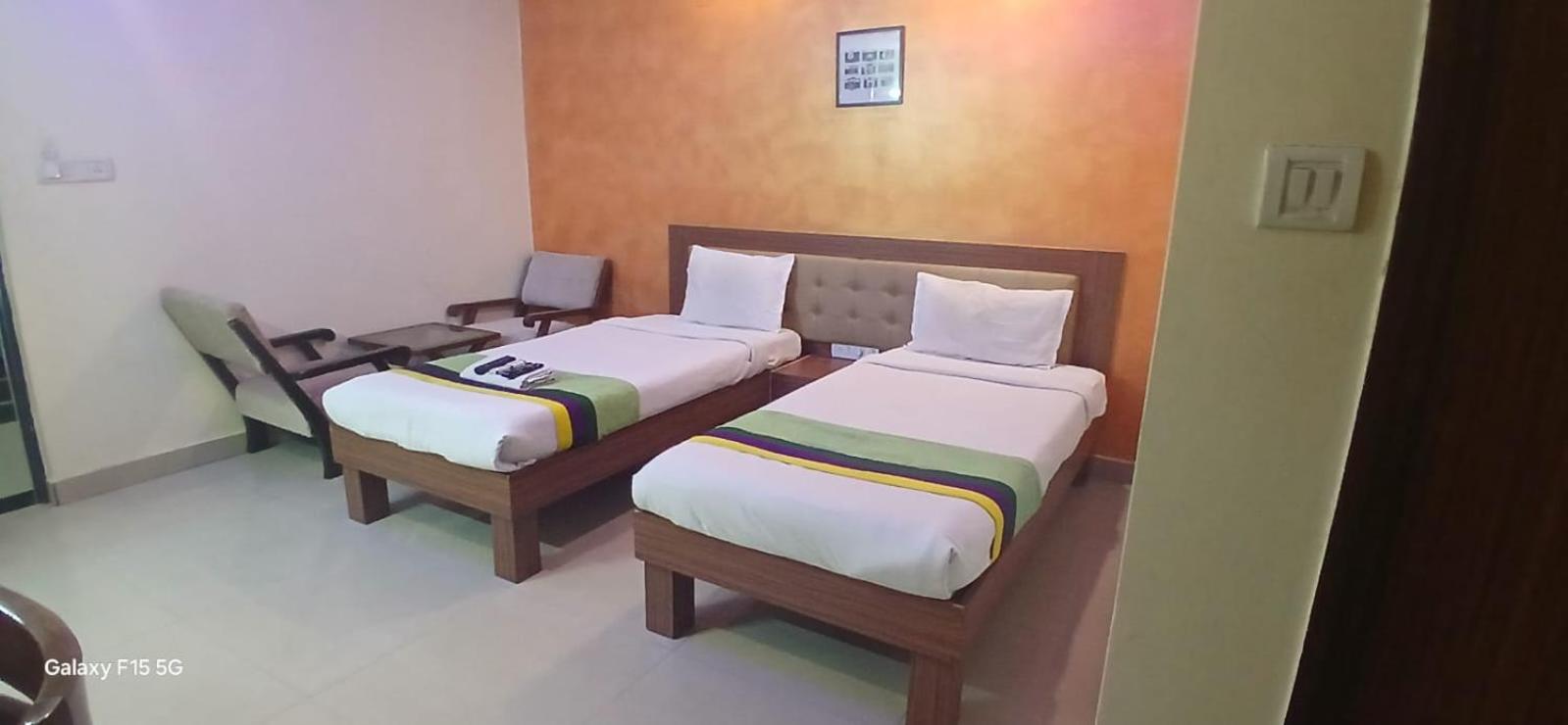 Grand Plaza Hotel - Nampally - Hyderabad Railway Station - Fish Prasadam 2025 - Free Breakfast - Deccan Railway Station - Lakdikapul Exteriör bild