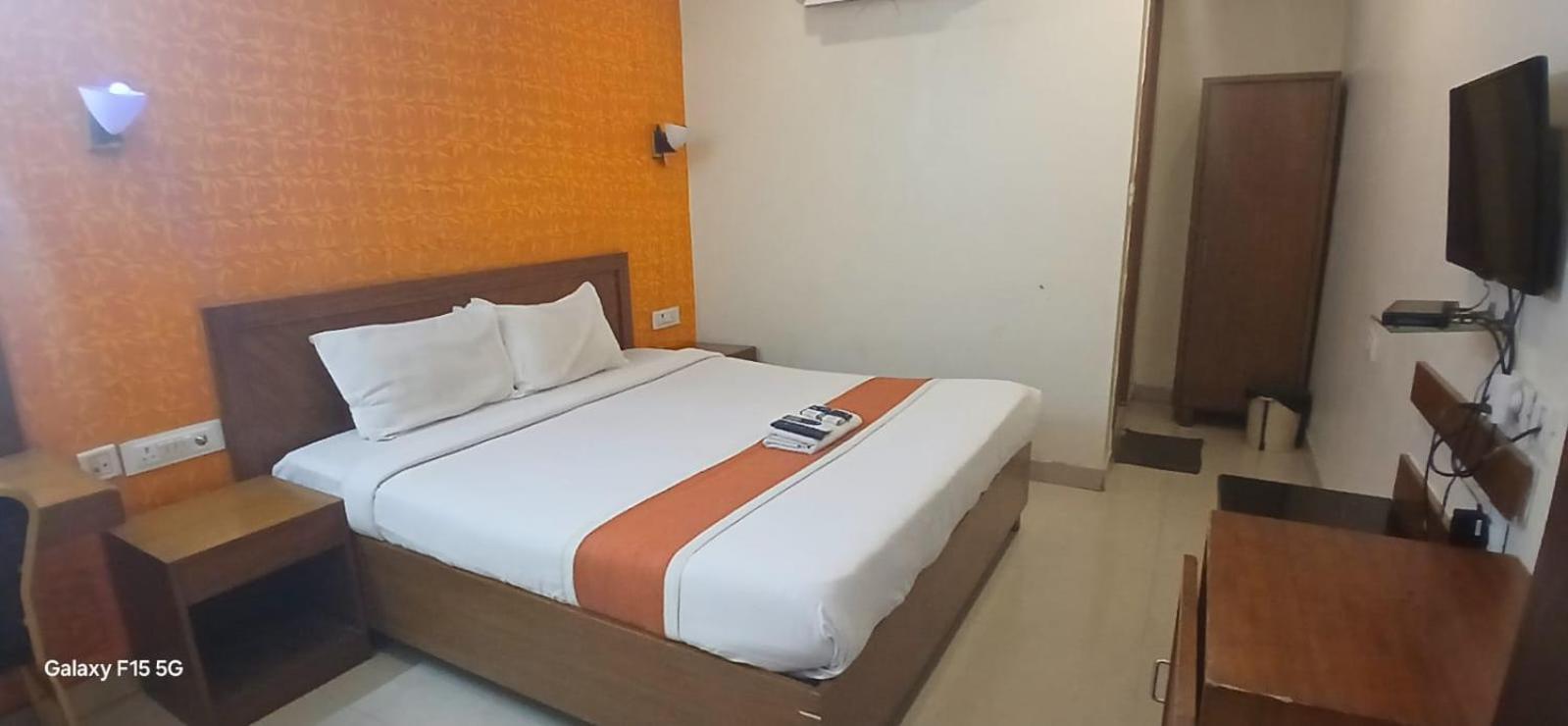 Grand Plaza Hotel - Nampally - Hyderabad Railway Station - Fish Prasadam 2025 - Free Breakfast - Deccan Railway Station - Lakdikapul Exteriör bild